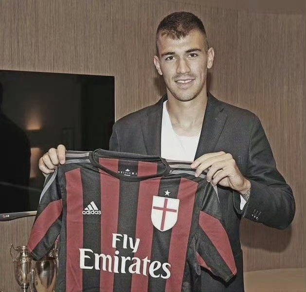 最快足球比分直播-罗马尼奥利庆祝生日|胡安-罗马尼奥利|ac米兰_新浪新闻