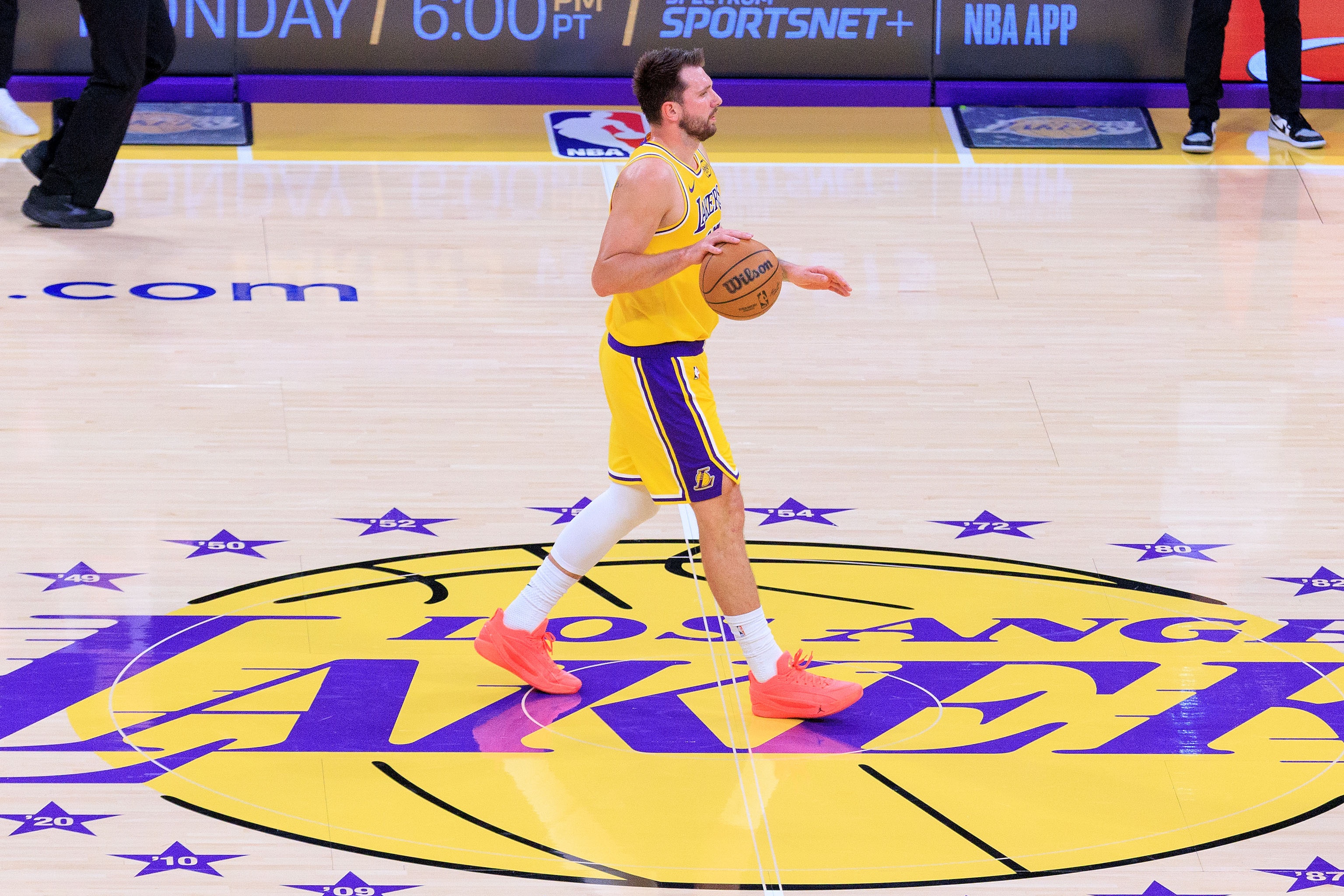 7m足球比分-东契奇生涯第100场30+10助 历史第4人 仅次于大O&哈登&詹姆斯