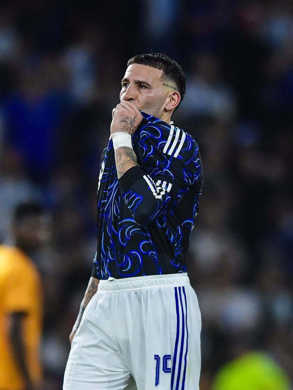 足球比分直播网-蓝白军团太有爱！奥塔门迪告别战落泪，梅西让点，4人“推一把”